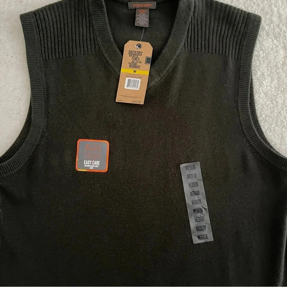 NWT Dockers Men's Medium Sweater Vest Dark Green Ribbed Shoulders Easy Care - Picture 6 of 10